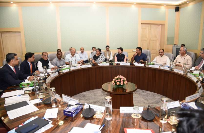 FPI Meeting एफपीआई ने वित्तमंत्री से की सरचार्ज हटाने की मांग, बजट में हुआ था ऐलान