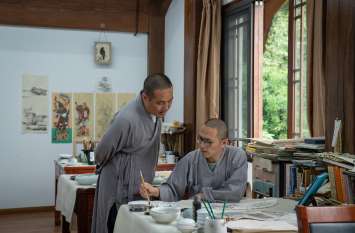 workaholic China, the stressed-out find a refuge with monks, Sanskrit चीन के इस मंदिर में संस्कृत और ध्यान सीख रहे चीनी कर्मचारी