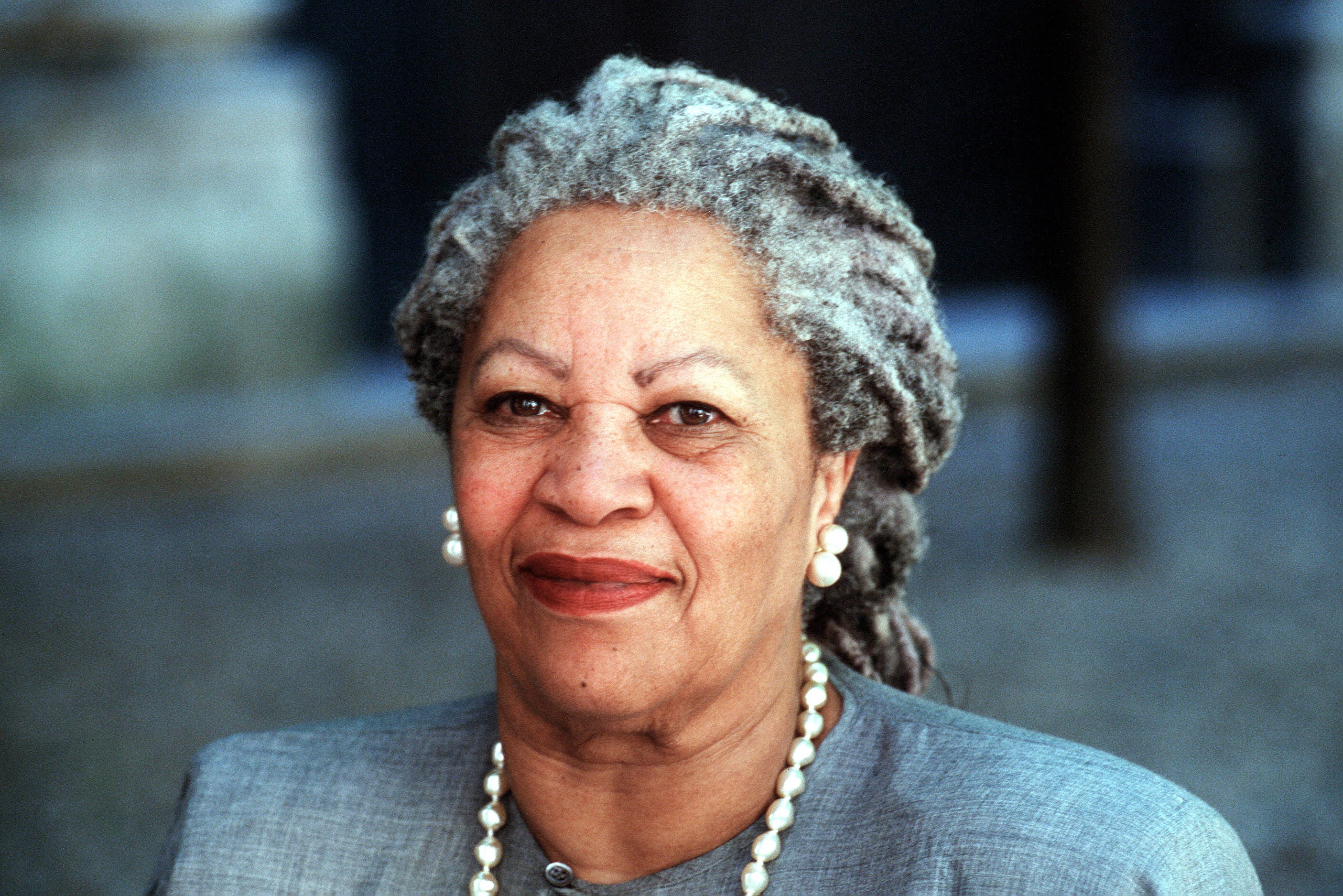 Toni Morrison, 88 1st Black Woman Writer To Win Nobel | खामोश हो गयी वो ...