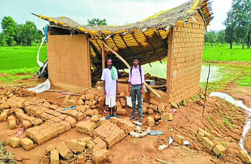 Three injured due to house collapse in kanker तेज बारिश के कारण भरभरा कर ढह गया मकान, एक ही परिवार के तीन लोग घायल