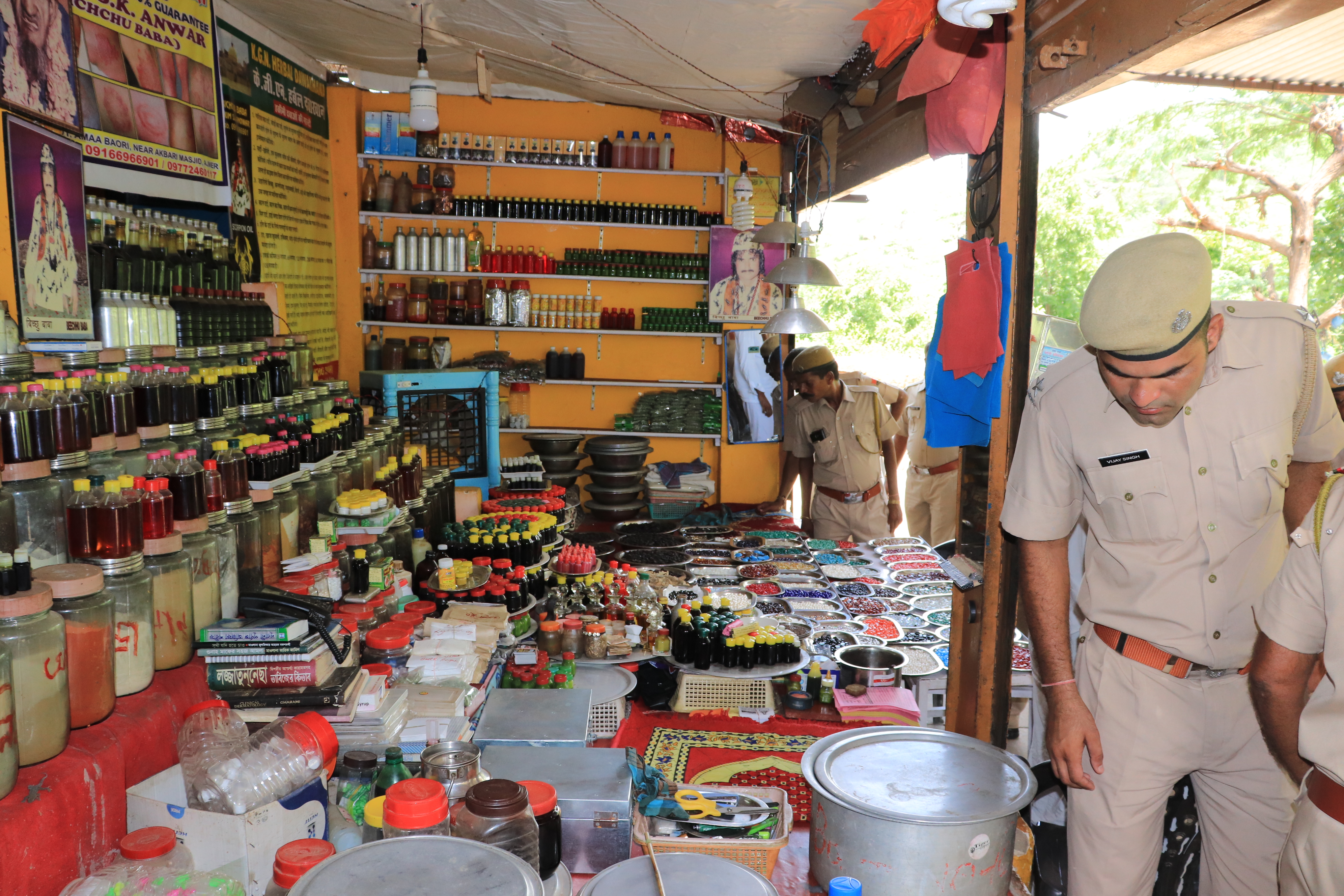 scorpion oil in ajmer Illegal Scorpion: बिच्छू बाबा की तलाश में टीम पहुंची पश्चिम बंगाल