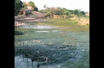 Chitrakoot Mandakani river cannot be revived चित्रकूट: सिसकती मंदाकिनी मांग रही संजीवनी वादों पर हर बार छली गई