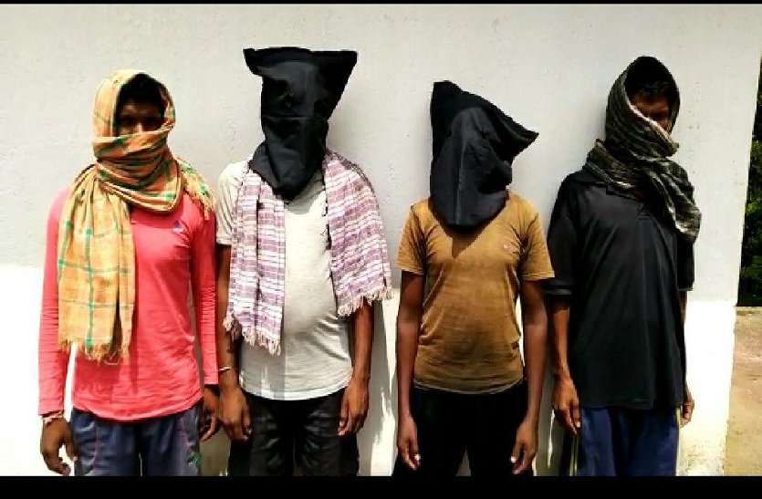 Bijapur Naxali सर्चिंग टीम को देख छुप रहे थे कुछ लोग, पुलिस ने पकडक़र की पूछताछ, सामने आई चौकाने वाली सच्चाई