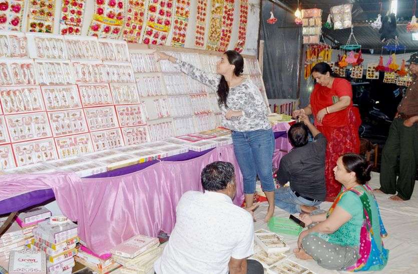 District Magistrate has given permission to open rakhi and sweets shop जिलाधिकारी ने दी अऩुमति रविवार काे खुलेंगी राखी और मिठाईयों की दुकानें