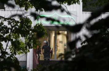 Firing in Mosque of Norway suspect arrested नॉर्वे: मस्जिद में वर्दी और हेल्मेट पहने शख्स ने की गोलीबारी, दो घायल