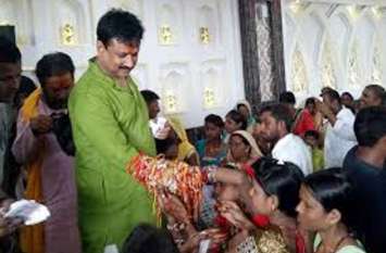 Raksha Banadhan Special ex mla deepnarayan has 1000 sisters Raksha Banadhan Special इस पूर्व विधायक की हैं 1000 बहनें, दूर-दूर से आती हैं राखी बांधने