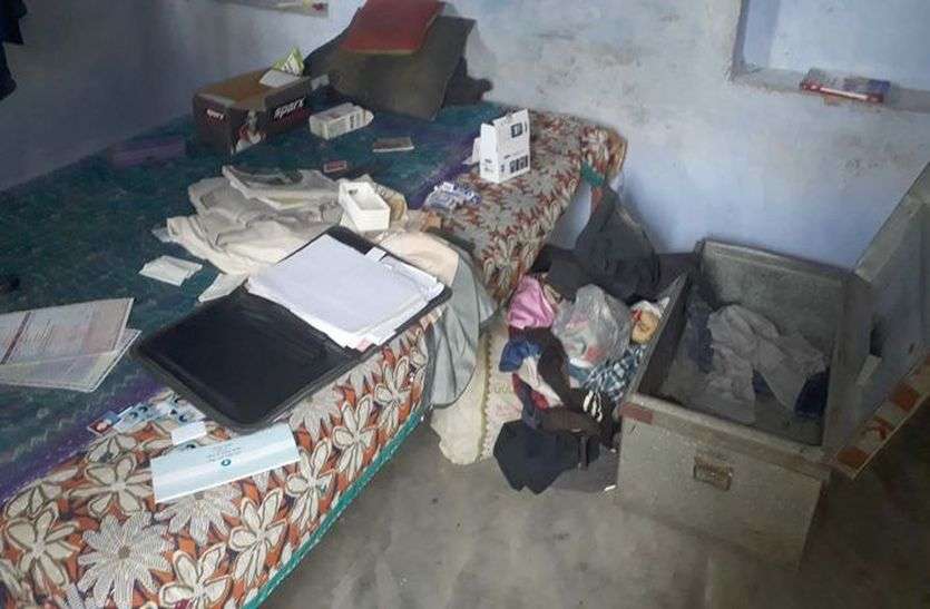 karauli आटा-घी चुरा ले गए चोर