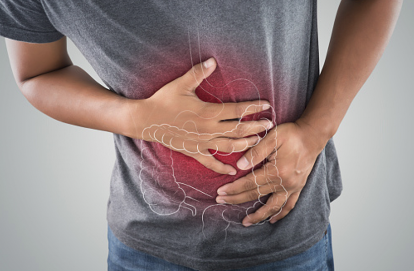 intestinal obstruction बार-बार उल्टी, पेट फूलना हाे सकते हैं आंतों में रुकावट के संकेत