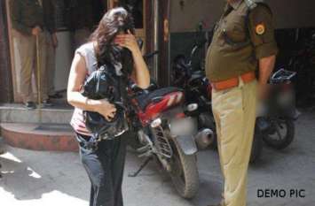 Police arrested minor girl with his boyfriend in chhattisgarh किराए के मकान में पढ़ती थी दोनों बहने, छोटी बहन को हो गया एक लड़के से प्यार और फिर जो हुआ...