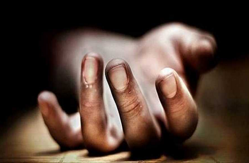 Andhra pradesh आंध्र प्रदेश में युवक ने बीच सड़क पर काट दी पत्नी की गर्दन, फिर कर दिया आत्मसमर्पण