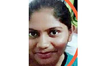 Female constable committed suicide by hanging गढ़वा थाने में पदस्थ महिला आरक्षक ने फांसी लगाकर की आत्महत्या