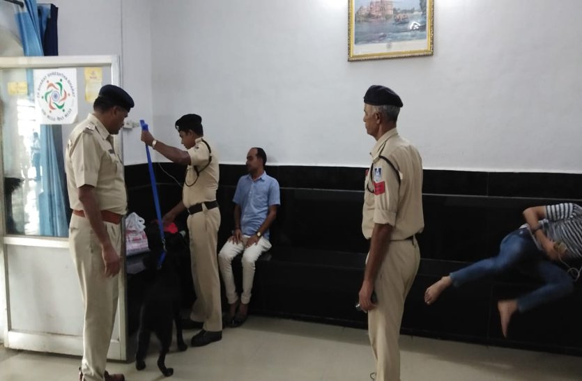 RPF and GRP run joint checking campaign for Independence Day स्वतंत्रता दिवस के लिए आरपीएफ व जीआरपी ने चलाया संयुक्त चैकिंग अभियान
