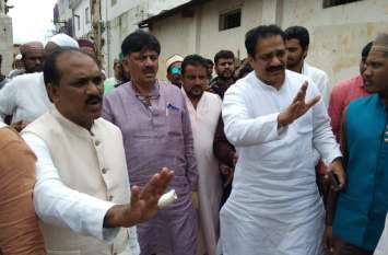 We will not do politics in case of flood victims बाढ़ पीडि़तों के मामले में हम नहीं करेंगे राजनीति