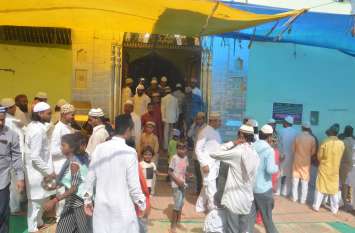 Eid-e-Azha prayers performed in mosques मस्जिदों में अदा की गई ईद-ए-अजहा की नमाज