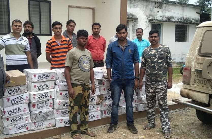 crim news बोलेरो वाहन में ५२ पेटी शराब ले जाते पुलिस ने तीन को पकड़ा