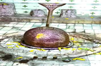 Unique Shiv ling with three colour and appearance changes in Bemetara सावन के आखिरी सोमवार पढि़ए साल में तीन बार रंग और रूप बदलने वाले प्राचीन शिवलिंग की कहानी, है अबूझ पहेली