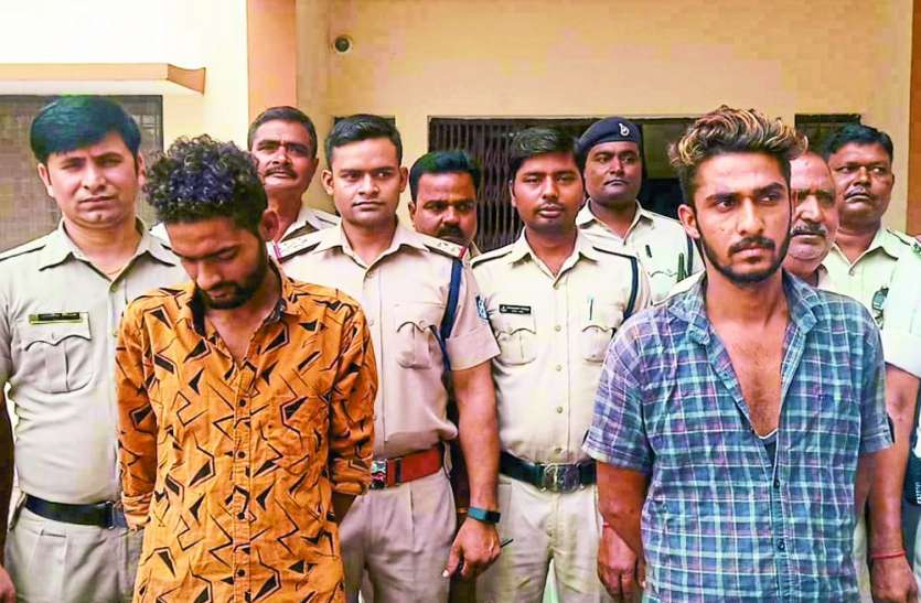 Two Accused arrested with 5 bike stolen in panna चोरी की 5 बाइकों के साथ शातिर बदमाश चढ़े पुलिस के हत्थे, सीसीटीवी फुटेज से पकड़े गए आरोपी