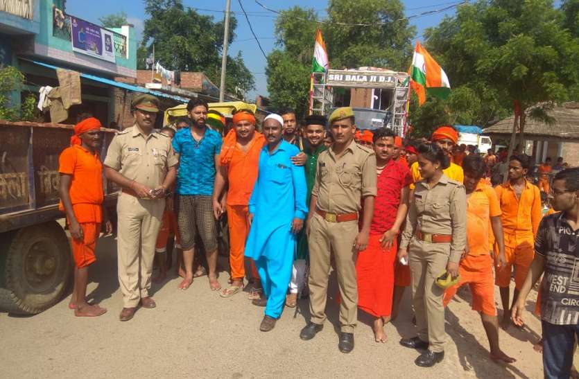 Bakrid And Savan Ka Akhiri Somwar celebrated In Ayodhya एक तस्वीर बयान कर रही है देश का मूड, अब नफरत की सियासत नहीं मोहब्बत की इबारत लिखें हम