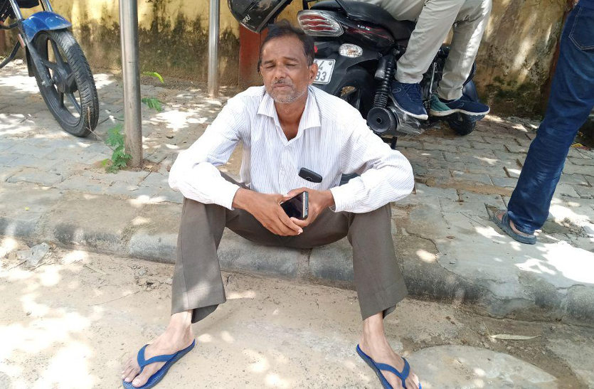 jaipur पिता पूछ रहे : कैसे गई बेटे की जान, मुझे सिर्फ यही है जानना, बहन बोली अब किसे बांधूं राखी, मां का हाल बेहाल