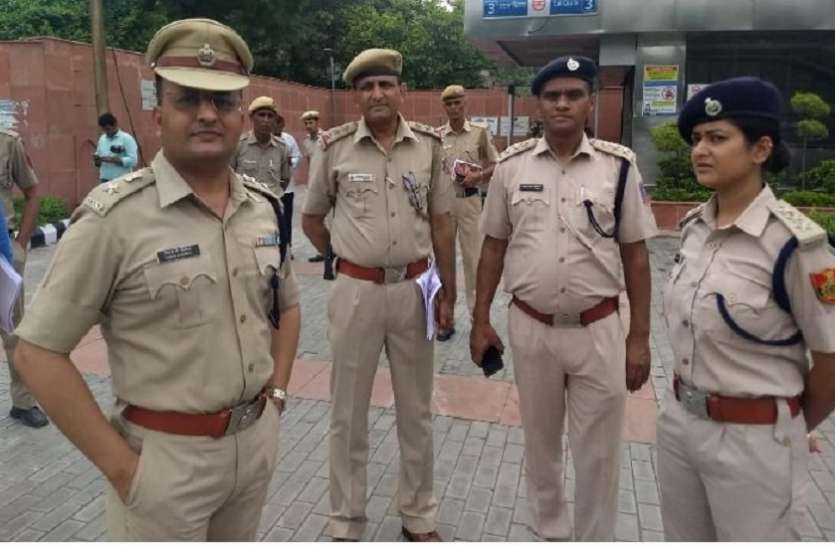 Delhi police स्वतंत्रता दिवस पर दिल्ली में सुरक्षा के पुख्ता इंतजाम, आसमान से भी निगरानी