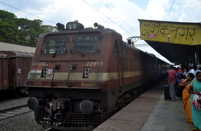 passenger guna passenger train : चार चक्कर लगाने वाली गुना पैंजसर की 90 फीसदी टोंटियां गायब, यात्री बोले 3 माह से यही हाल