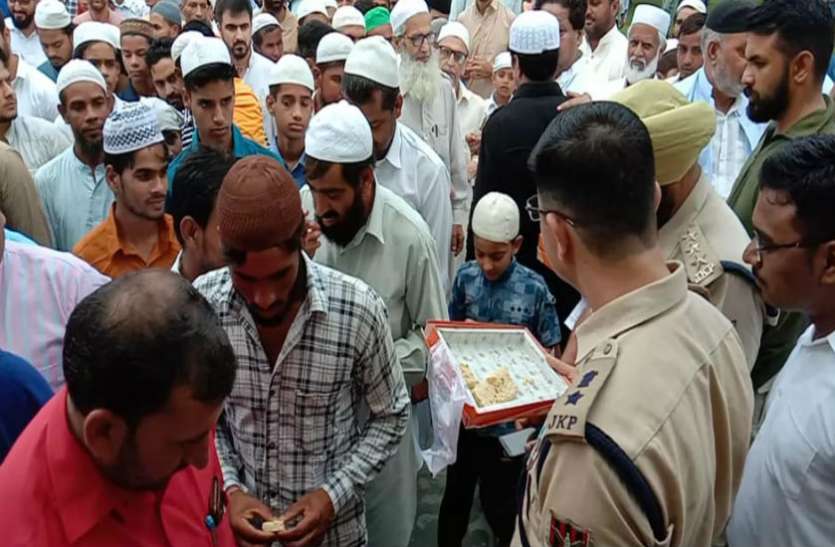 jammu and kashmir कश्मीर में बकरीद का जश्न, तस्वीर देख आप भी करेंगे वाह-वाह