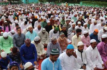 celebration of Eid Ul Zuha in banswara : Shahi procession came out बांसवाड़ा में ईदुलजुहा पर शाही जुलूस निकला, विशेष नमाज अदा कर खुदा की राह में प्रिय वस्तु की कुर्बान