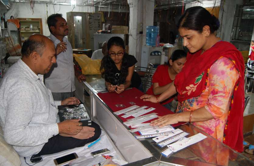 Raksha Bandhan Raksha Bandhan : रक्षाबंधन पर खुशियों का बाजार हुआ गुलजार, दिनभर बाजार में दिखी खासी भीड़