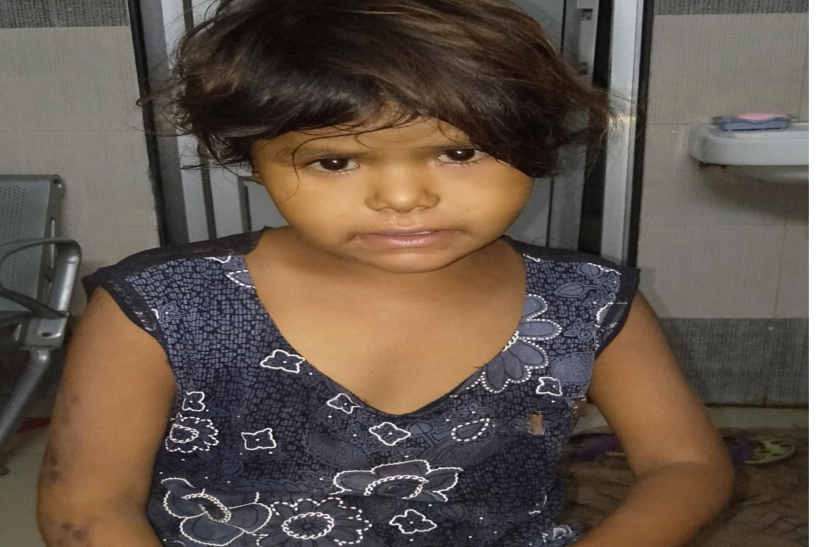 Daughter mother came to leave the way in the train in bhilwara छह साल की पायल को ट्रेन में छोड़ बीच रास्ते उतरी मां, आरपीएफ को मिली