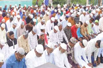 beawar news सजदे में झुके हजारों सिर -चांग चितार रोड स्थित ईदगाह में अदा हुई मुख्य नमाज