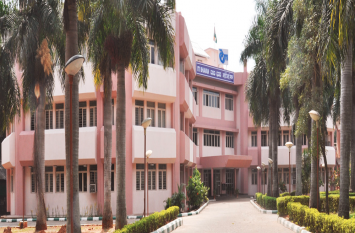 people lost their livelihood due to close of ITI factory in Raebareli रायबरेली में आईटीआई फैक्ट्री बंद होने से छिन गई हजारों लोंगों की रोजी-रोटी, देखें वीडियो