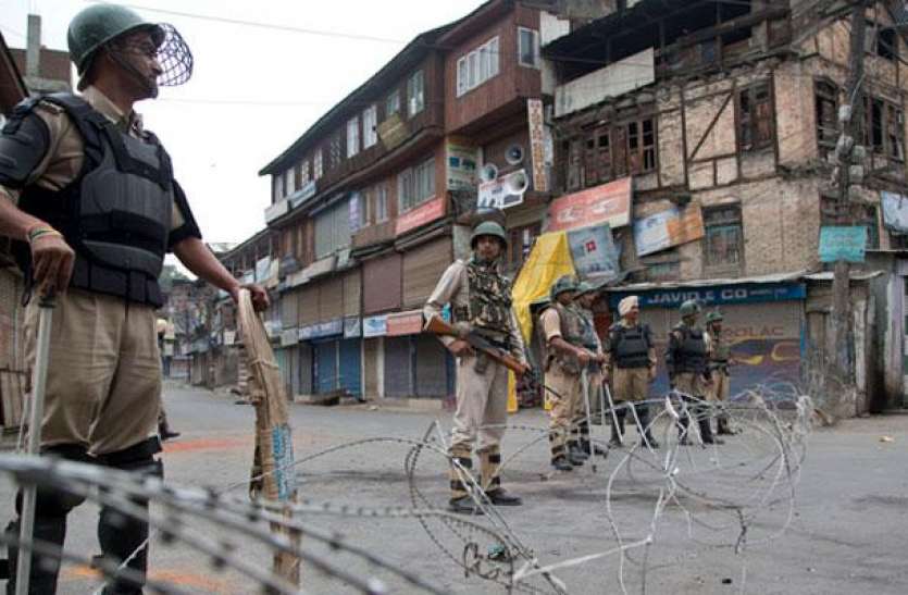 kashmir_protest.jpg Kashmir: हिंसा भडक़ाने की आशंका पर लगाई निषेधाज्ञा