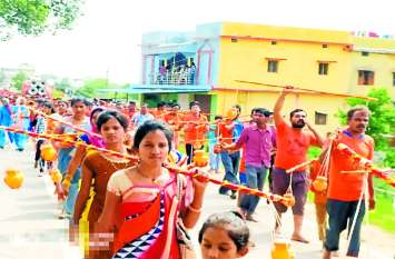 Sawan 2019: Kawar Yatra in kanker, lord shiva भगवान भोलेनाथ के जयकारे से गूंजा पूरा शहर, कांवर यात्रा में हजारों की संख्या में दिखे श्रद्धालु