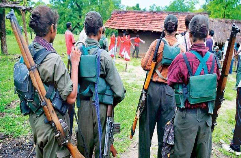 naxal in sukma news नक्सलियों ने जन अदालत लगाकर सुकमा के अगवा 34 ग्रामीणों से की पूछताछ, फिर चेतावनी देकर किया रिहा