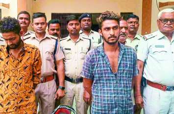 Suspicious was sitting near temple, police raped five bikes recovered Suspicious was sitting near temple, police raped five bikes recovered