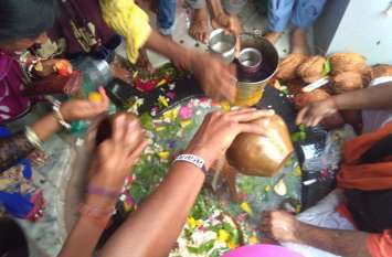 On the last Monday of the month of Shravan, crowds gathered in the pag श्रावण मास के अंतिम सोमवार को शिवालयों में उमड़ी भीड़