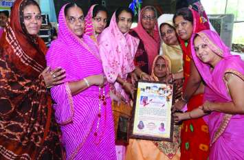 Gattubai of Khamanor remained 31 days dependent on hot water only खमनोर की गट्टूबाई 31 दिन रहीं सिर्फ गर्म जल पर निर्भर