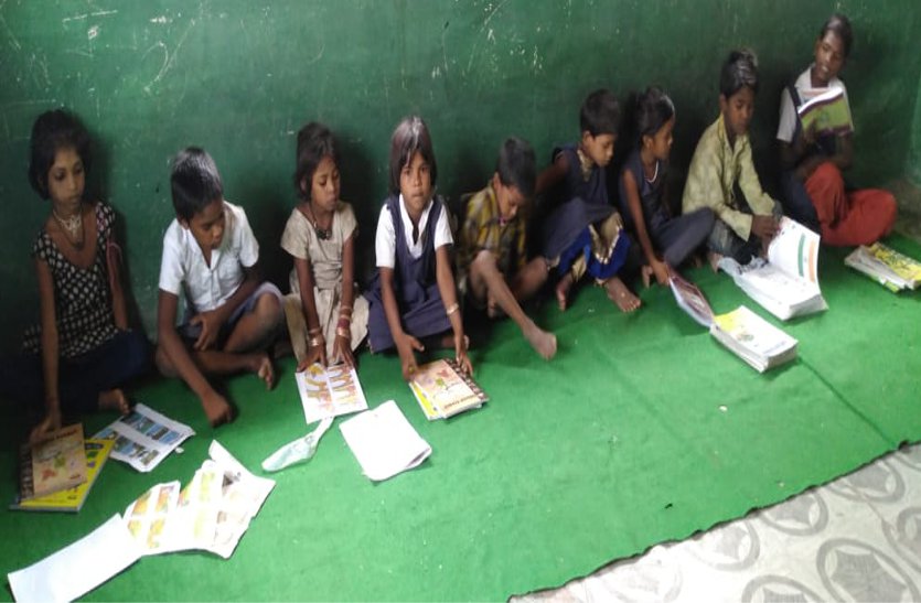 Students did not get uniform विद्यार्थियों को नहीं मिली गणवेश, स्वतंत्रता दिवस पर रंग—बिरंगे कपड़ों में आएंगे नजर