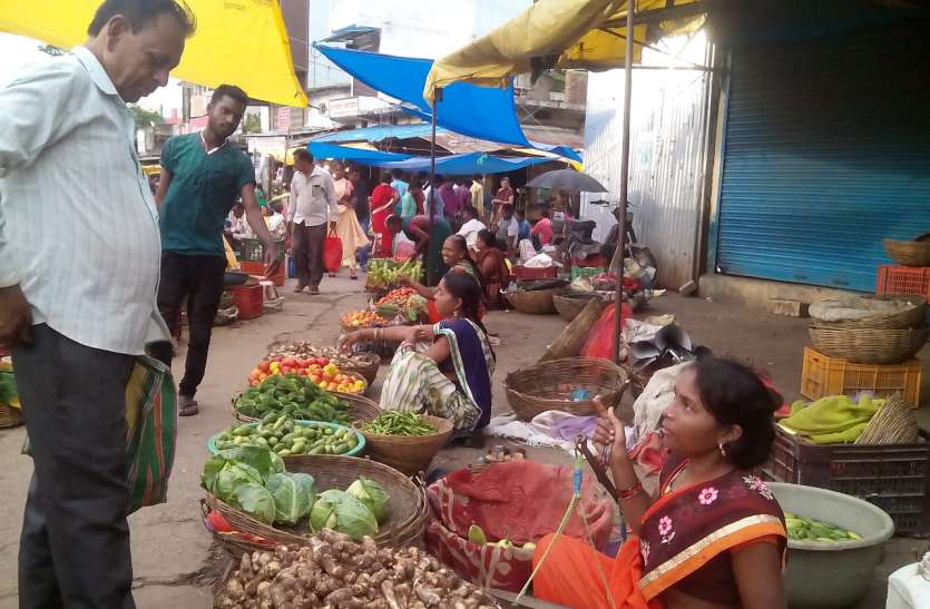 Closed paths increased the prices of vegetables बंद रास्तों ने बढ़ा दिए सब्जियों के दाम