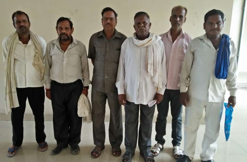 मामला ग्राम पंचायत जोरहाडबरी का, सचिव को भी हटाने की मांग गांव में निर्विरोध सरपंच बनाया फिर भी ना विकास हुआ ना ही मिली अतिरिक्त राशि