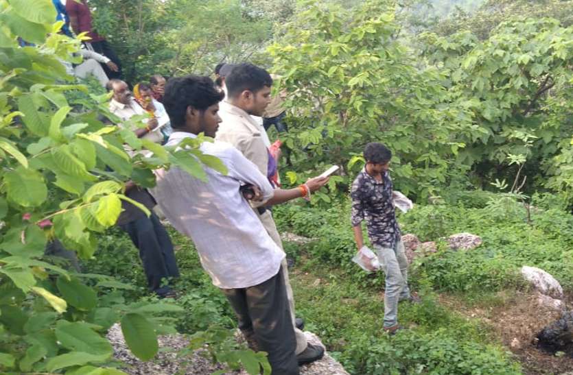 बलौदा पुलिस के अनुसार सोमवार की शाम को ग्राम बगडबरी निवासी सुभाष सतनामी ने बलौदा थाने में सूचना दी कि अज्ञात महिला का शव ग्राम खिशोरा के खमदाई मंदिर के पास जंगल में मिली मंदिर के पास जंगल में मिली महिला की लाश, क्षेत्र में लोगों के बीच कौतूहल का विषय...