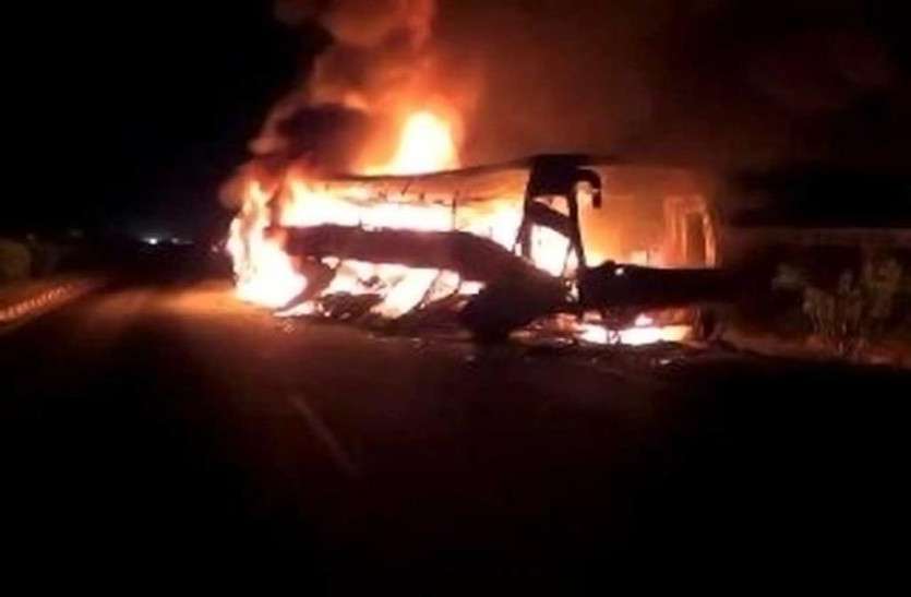 bus burn जानिए क्यों यात्रियों को नीचे उतार बस को लगाई गई आग