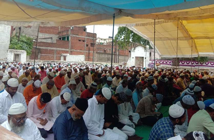 Eid-ul-Azha ईद-उल-अजहा: सजदे में झुके हजारों सिर, ईदगाह व मस्जिदों में अदा हुई नमाज