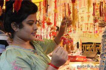 tying rakhi mangal mahurat : love will always remain in your siblings raksha bandhan : बहनें ऐसे करें राखी बांधने की मंगल तैयारी, हमेशा बना रहेगा भाई-बहन में प्यार