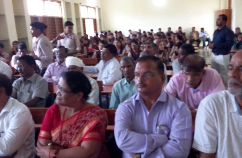 balaghat कार्यशाला में उच्चशिक्षा के बारे में दी जानकारी