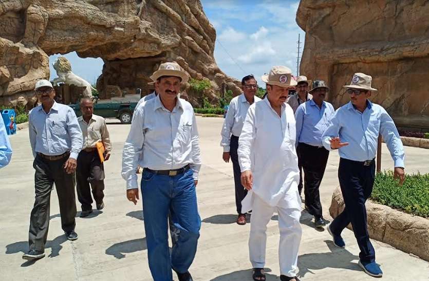 Leopard Safari to be built on Aravalli hills of Gurugram गुरूग्राम की अरावली पहाड़ियों पर बनेगी लैपर्ड सफारी, हरियाणा के वन मंत्री ने देखीं सफारी की व्यवस्थाएं