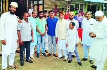 Muslim society celebrated Eid in Alirajpur नमाज अदा की, गले मिलकर दी एक-दूसरे को बधाई