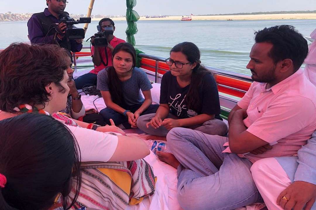 प्रियंका गांधी की नौका यात्रा (फाइल फोटो)