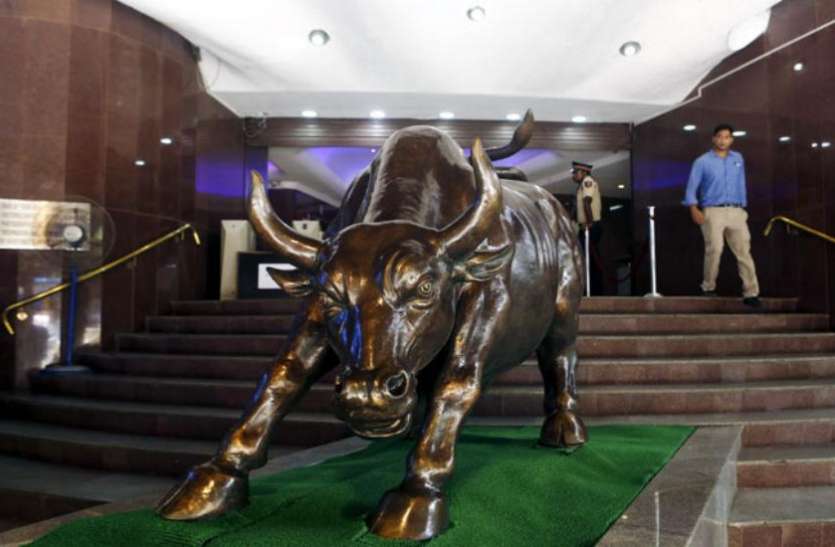 Share Market Share Market Today: 117 अंक टूटकर खुला सेंसेक्स, AGM के बाद 8 फीसदी उछले रिलायंस इंडस्ट्रीज के शेयर्स