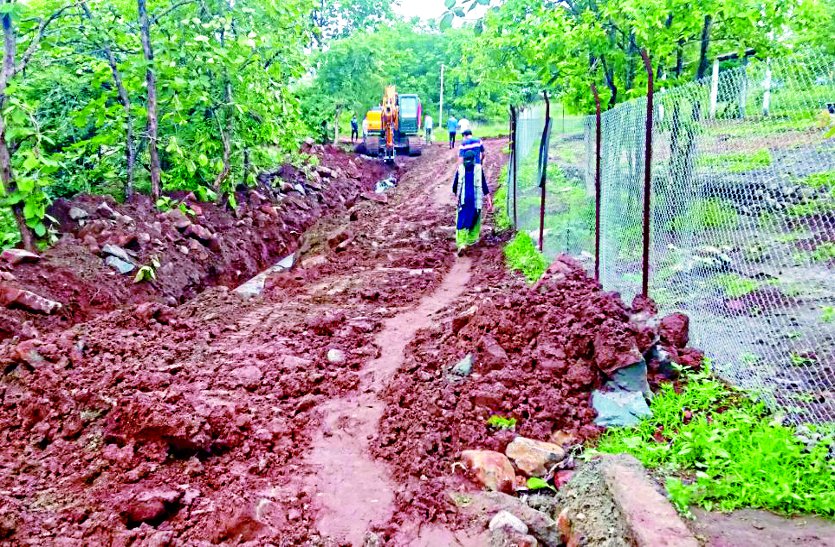 Corporation commissioner एक एजेंसी कर रही निर्माण तो दूसरी तोड़ रही